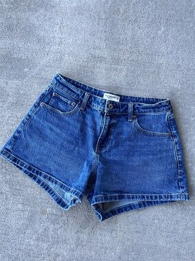 Abercrombie and Fitch curve love the a line mid rise shorts 8/29 Jean shorts